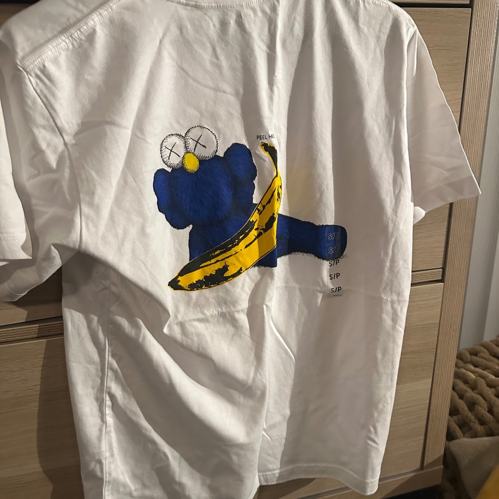 Kaws x Uniqlo tshirt - small